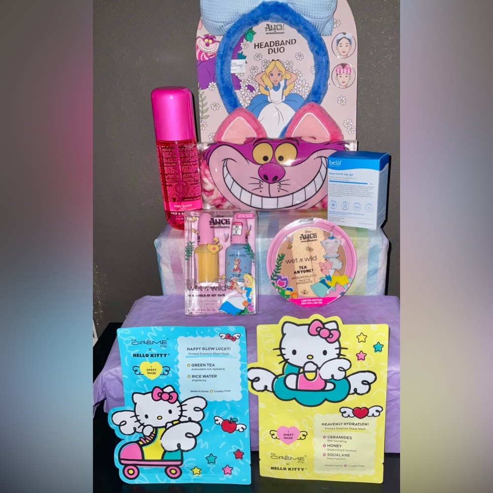 Women Bath & Body Set with Hello Kitty and Alice in Wonderland